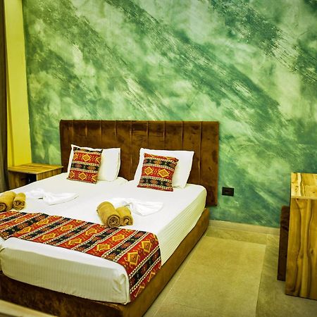 Te Bujtina Hotel- Cozy Stay With Traditional Breakfast Near Beach โกเลม ภายนอก รูปภาพ