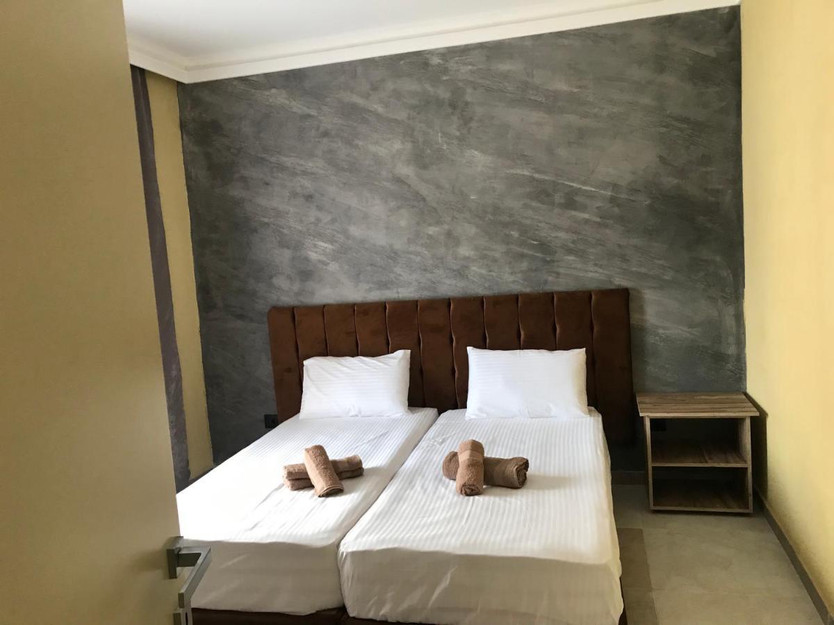 Te Bujtina Hotel- Cozy Stay With Traditional Breakfast Near Beach โกเลม ภายนอก รูปภาพ