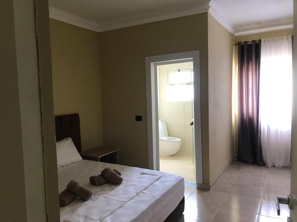 Te Bujtina Hotel- Cozy Stay With Traditional Breakfast Near Beach โกเลม ภายนอก รูปภาพ