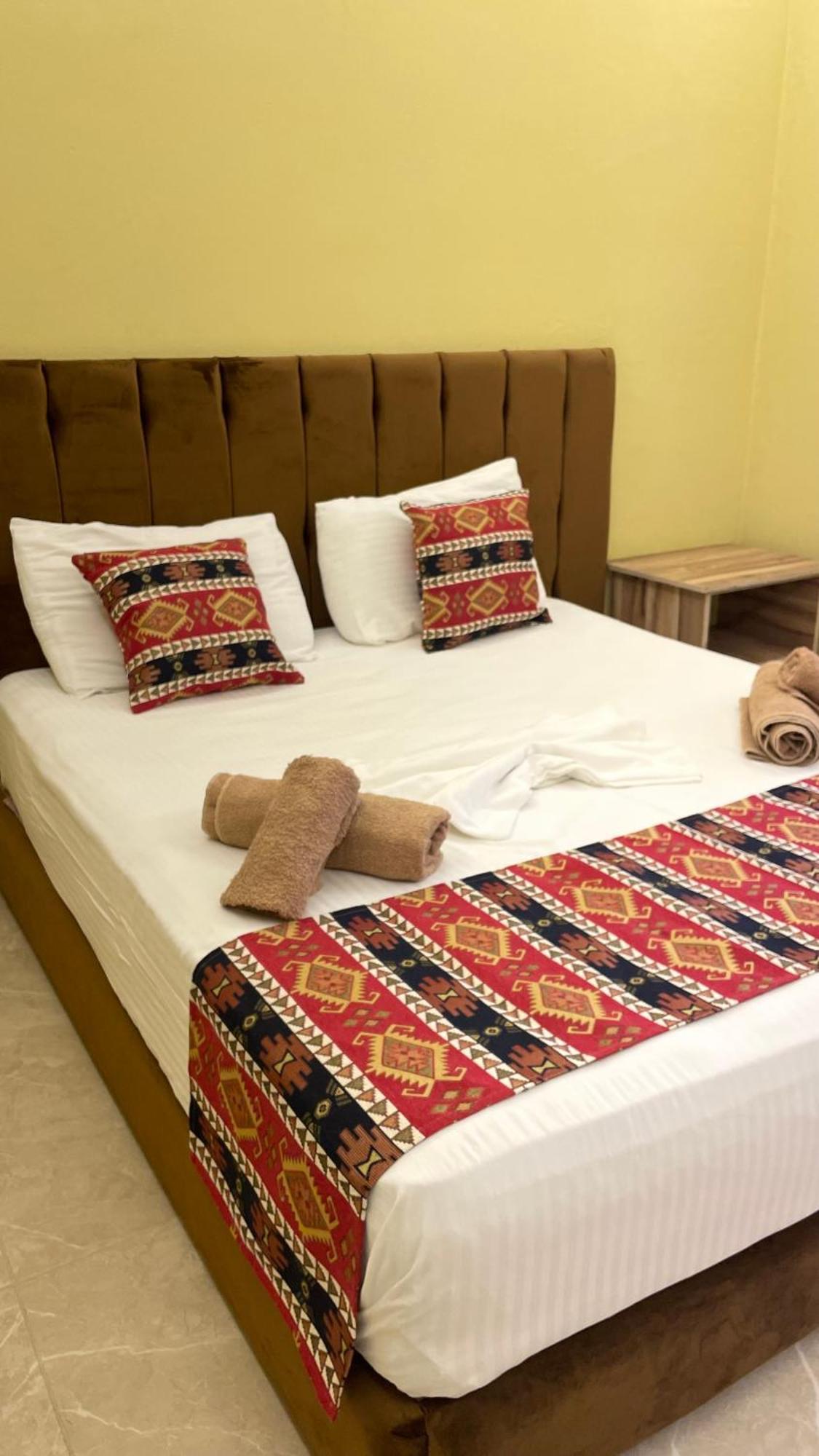 Te Bujtina Hotel- Cozy Stay With Traditional Breakfast Near Beach โกเลม ภายนอก รูปภาพ