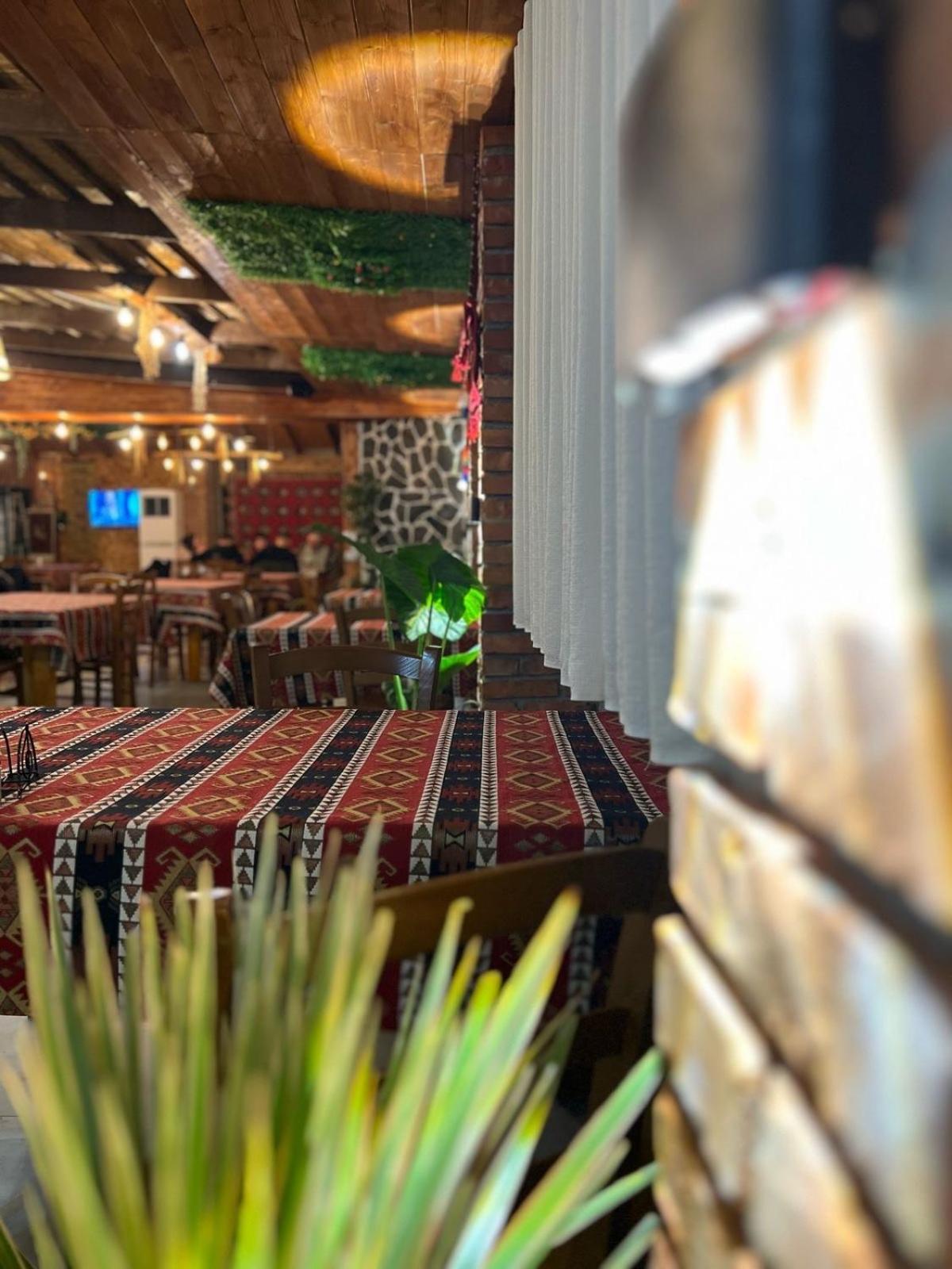 Te Bujtina Hotel- Cozy Stay With Traditional Breakfast Near Beach โกเลม ภายนอก รูปภาพ