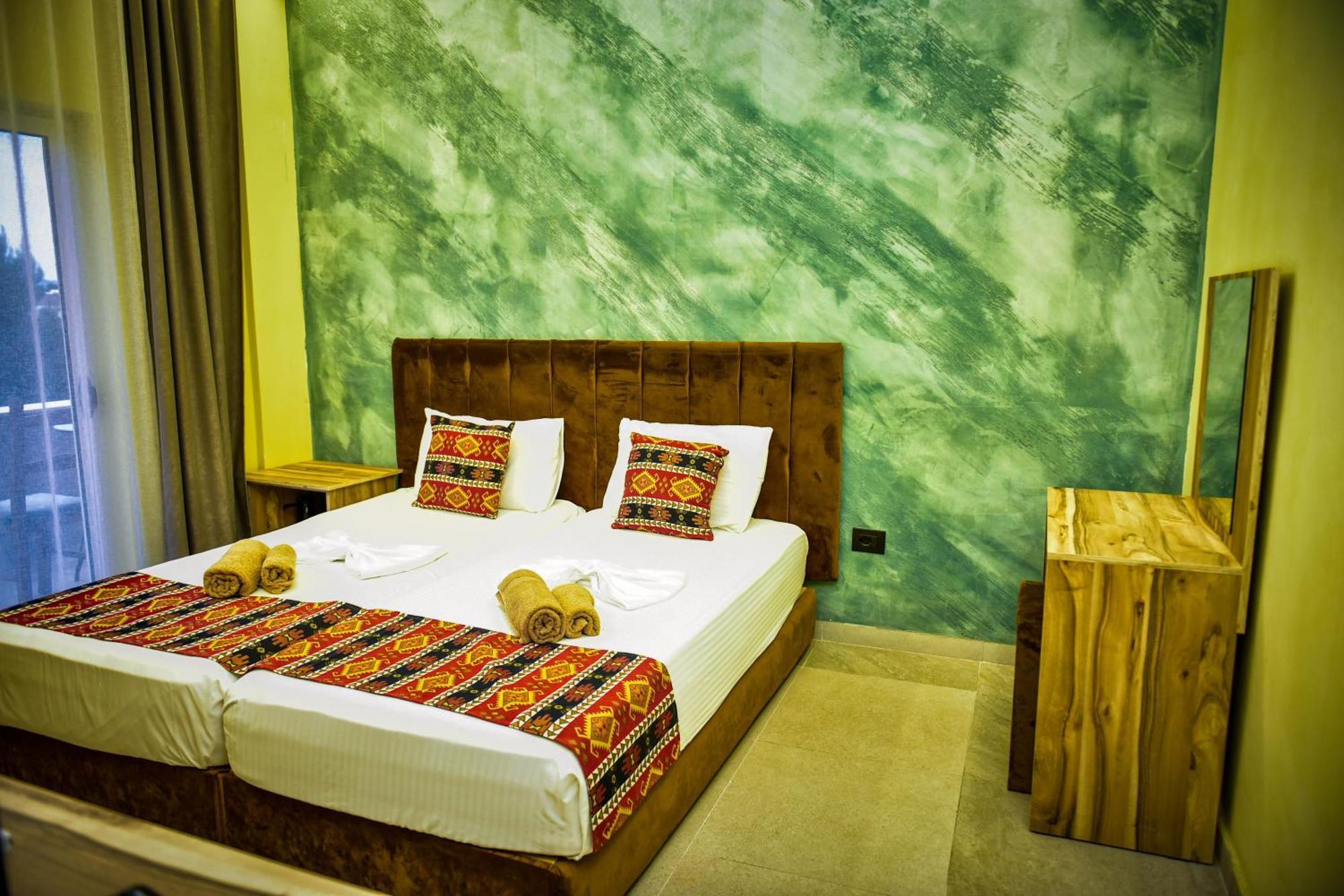 Te Bujtina Hotel- Cozy Stay With Traditional Breakfast Near Beach โกเลม ภายนอก รูปภาพ