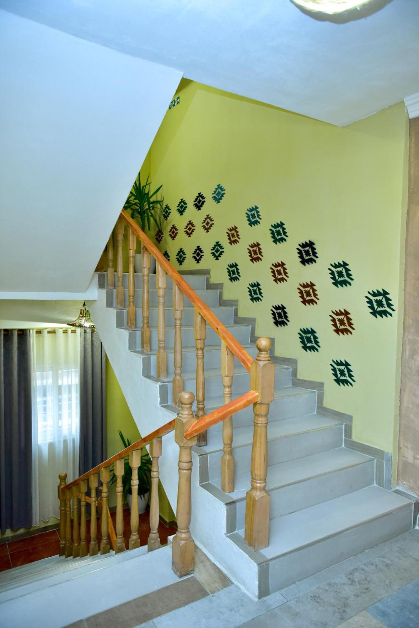 Te Bujtina Hotel- Cozy Stay With Traditional Breakfast Near Beach โกเลม ภายนอก รูปภาพ