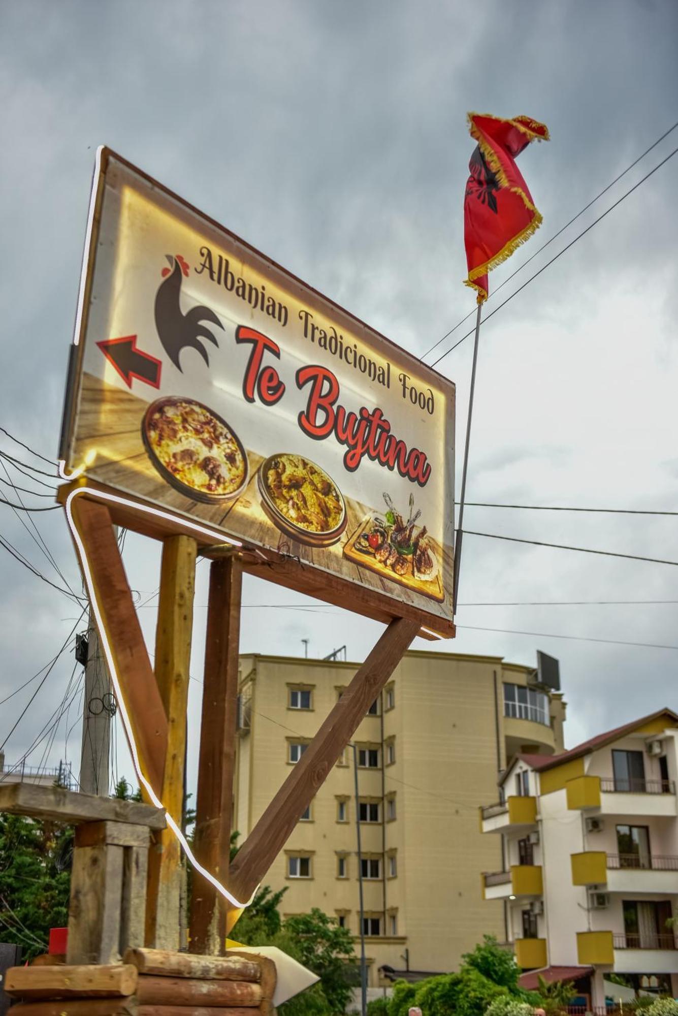 Te Bujtina Hotel- Cozy Stay With Traditional Breakfast Near Beach โกเลม ภายนอก รูปภาพ