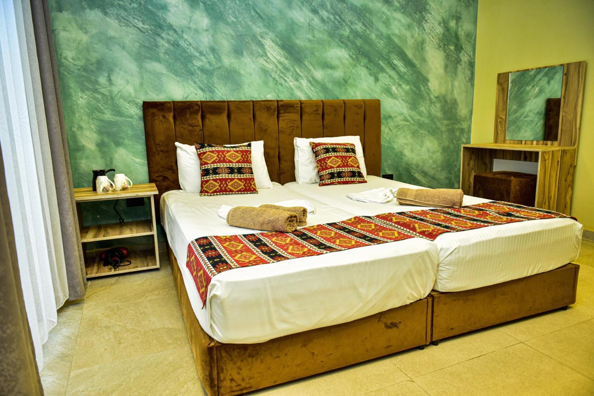 Te Bujtina Hotel- Cozy Stay With Traditional Breakfast Near Beach โกเลม ภายนอก รูปภาพ