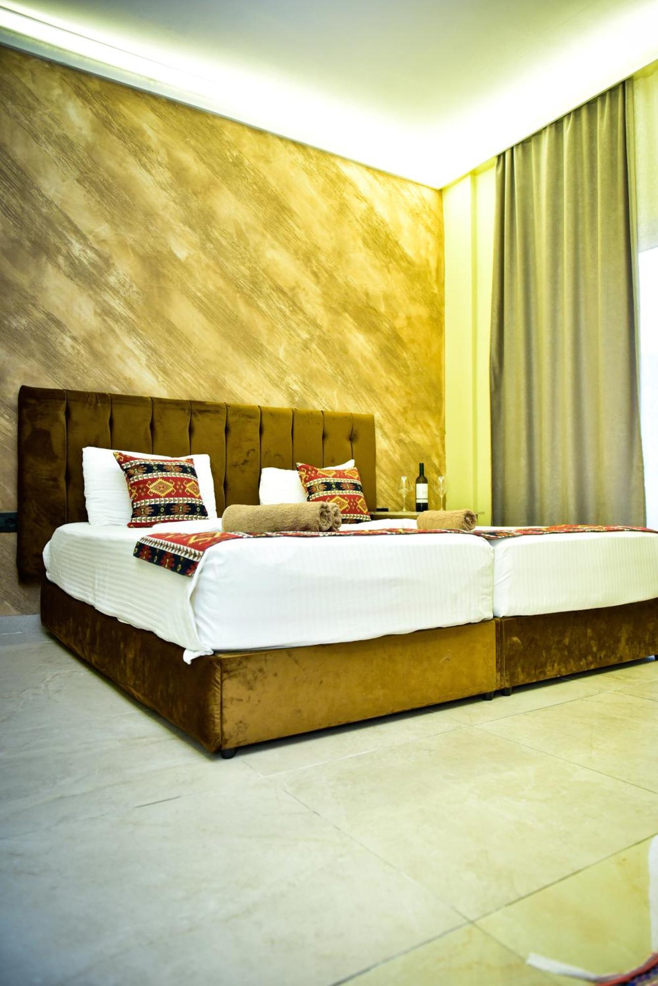 Te Bujtina Hotel- Cozy Stay With Traditional Breakfast Near Beach โกเลม ภายนอก รูปภาพ