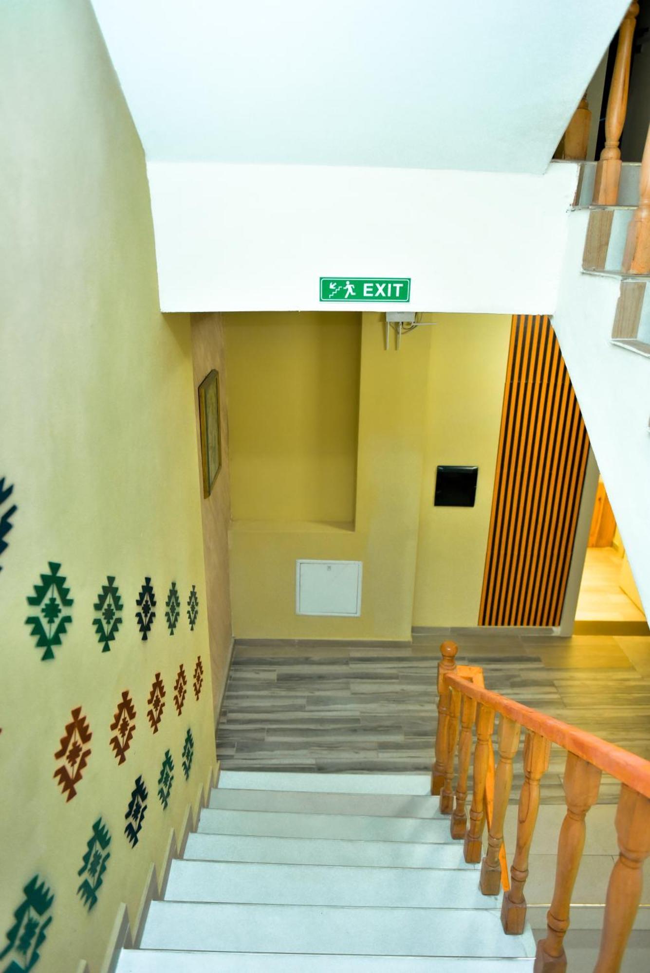 Te Bujtina Hotel- Cozy Stay With Traditional Breakfast Near Beach โกเลม ภายนอก รูปภาพ