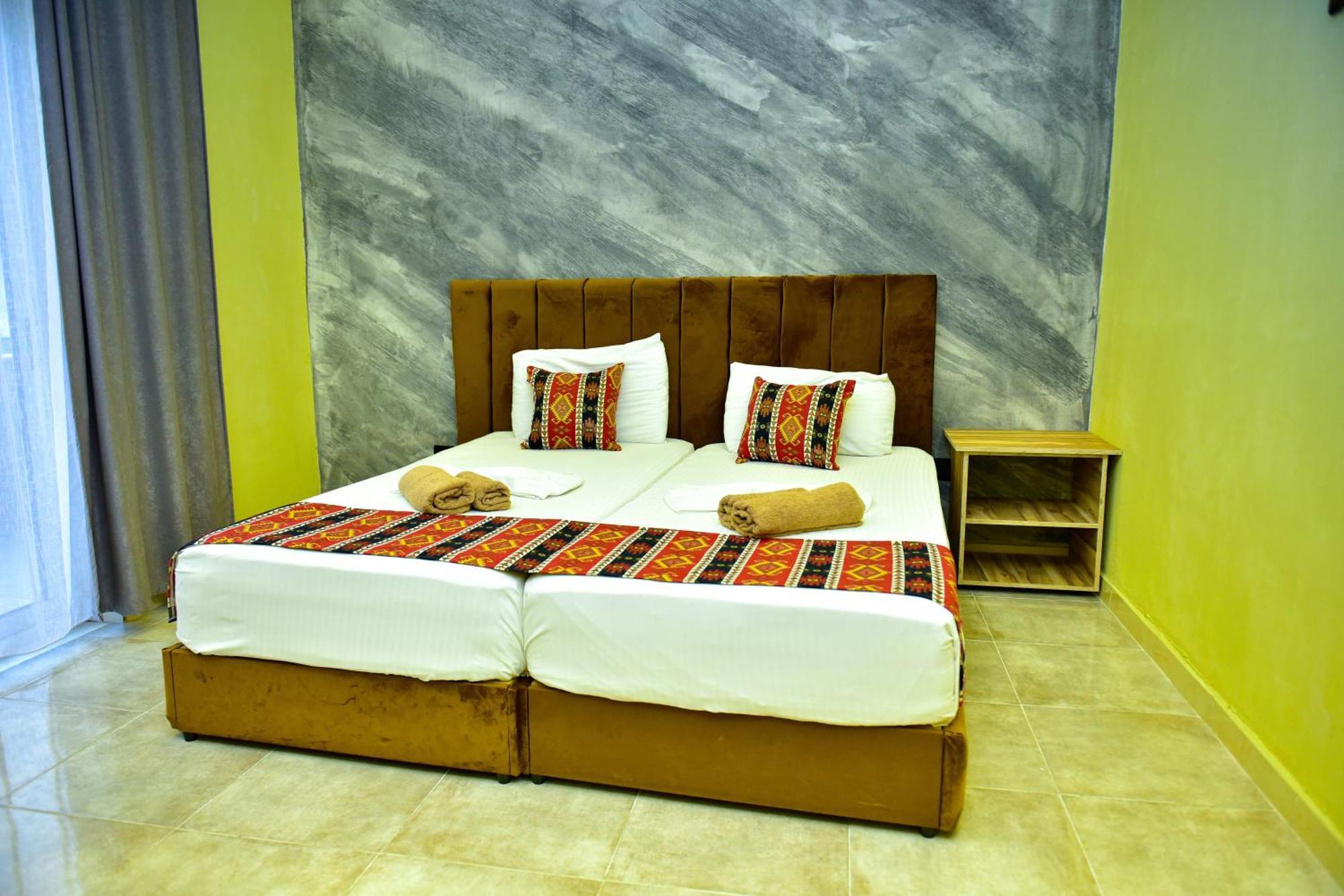 Te Bujtina Hotel- Cozy Stay With Traditional Breakfast Near Beach โกเลม ภายนอก รูปภาพ
