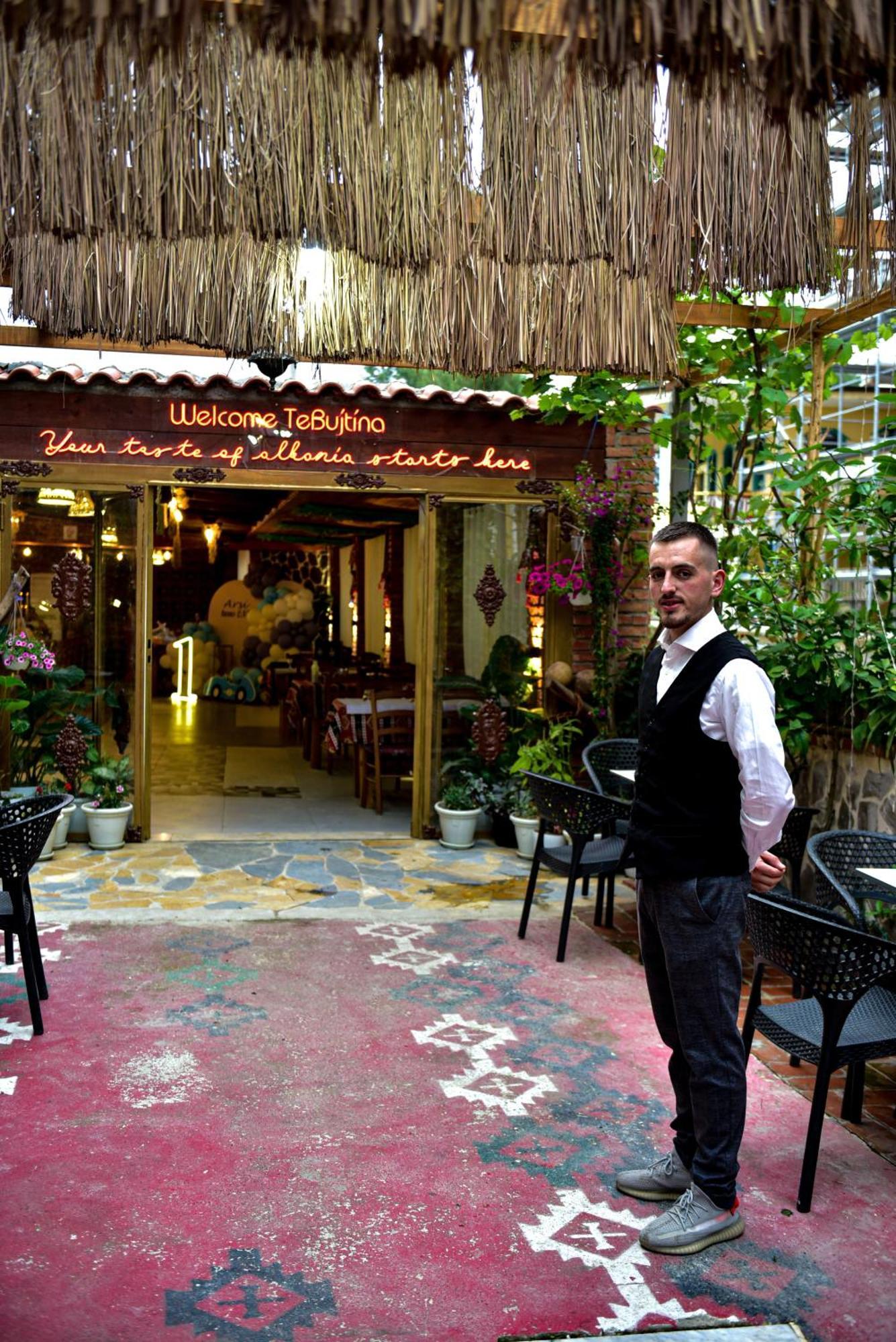 Te Bujtina Hotel- Cozy Stay With Traditional Breakfast Near Beach โกเลม ภายนอก รูปภาพ