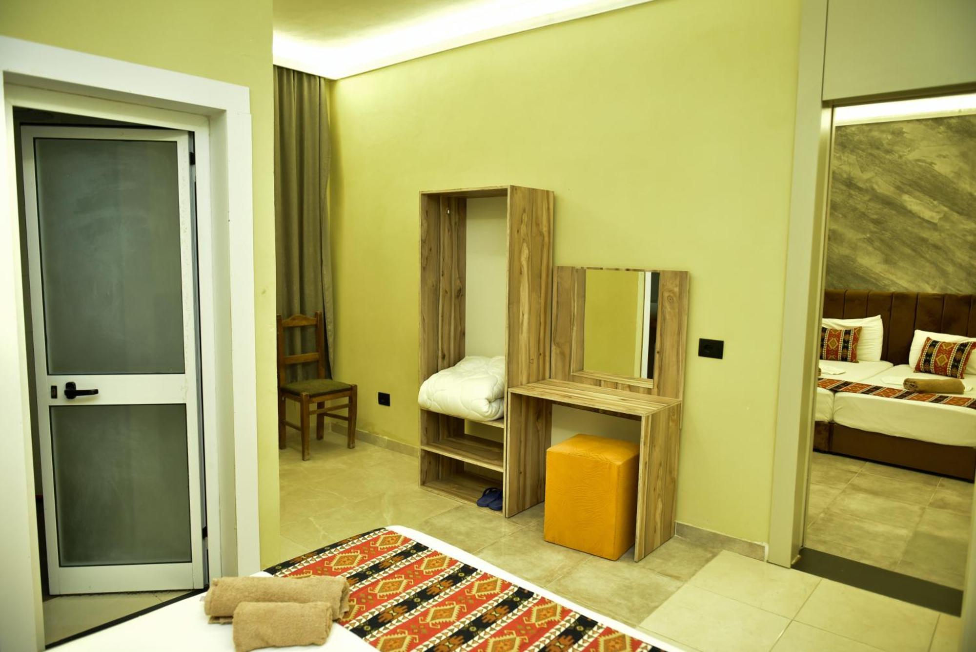 Te Bujtina Hotel- Cozy Stay With Traditional Breakfast Near Beach โกเลม ภายนอก รูปภาพ